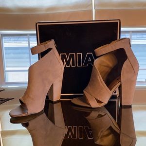 MIA Jacinda Gray size 7M - New inBox!